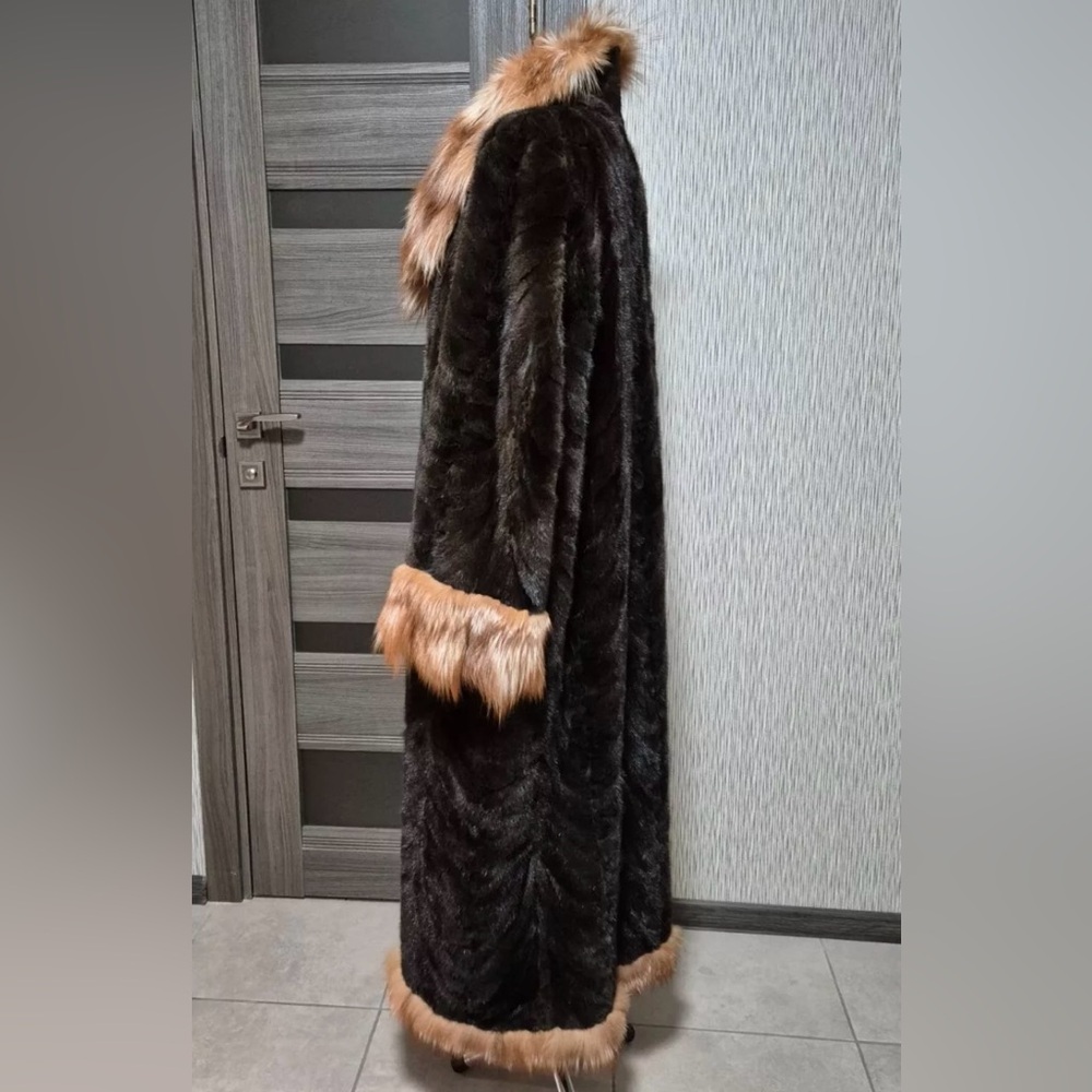 Brown mink fur coat with red fox fur collar trim - Picture 9 of 16